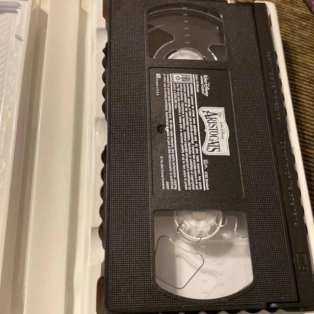 Walt Disney Masterpiece Collection The Aristocats VHS movie.Excellent condition.